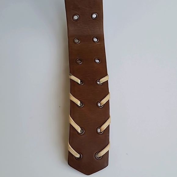 Alexander McQueen eyelet-detail leather belt - Picture 7 of 7